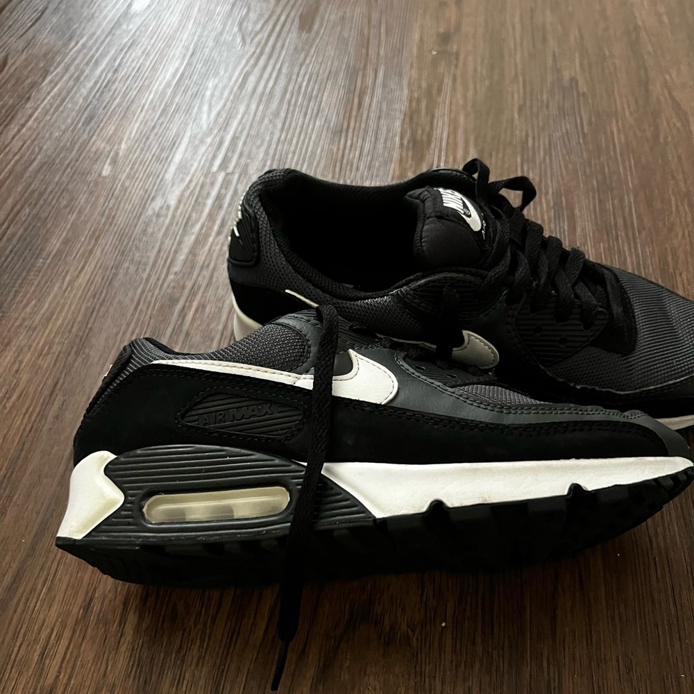 Mens size 8 Nike